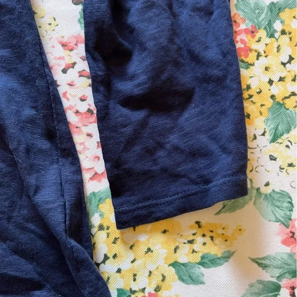 Women’s Coldwater Creek Navy Blue Cotton V-Neck Tee Roll Up Sleeves - Picture 5 of 6